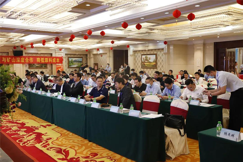 廣東陶瓷協(xié)會(huì )陶瓷原料專(zhuān)委會(huì )成立，萬(wàn)達業(yè)任副會(huì )長(cháng)單位